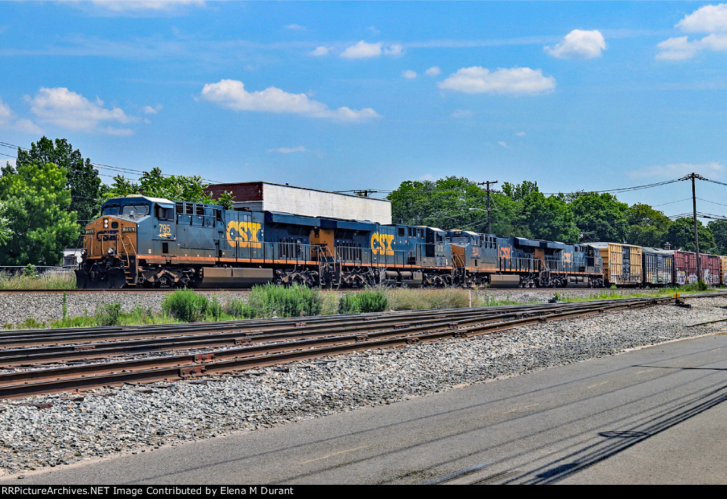 CSX 795 on X-410